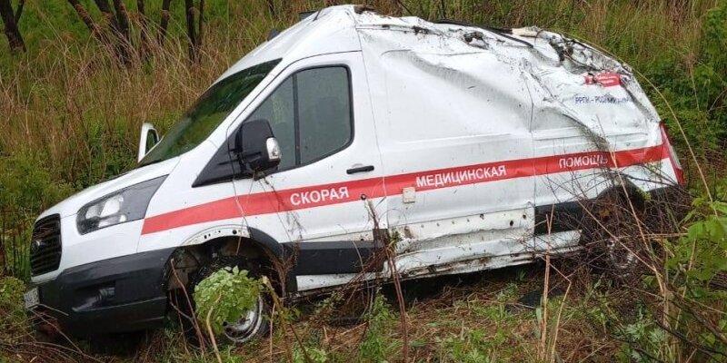В Приморье погиб пациент, выпав из перевернувшейся машины скорой помощи