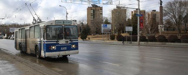 В Волгограде скончалась пассажирка после падения в троллейбусе