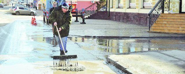 С омских улиц коммунальщики вывезли 8,5 тысячи тонн грязи и мусора
