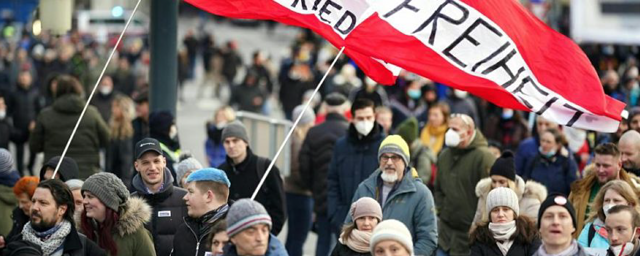 В Вене устроили очередную акцию протеста против обязательной вакцинации