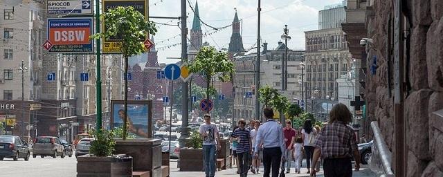 В Москве на Новом Арбате высадят свыше 180 деревьев разных пород