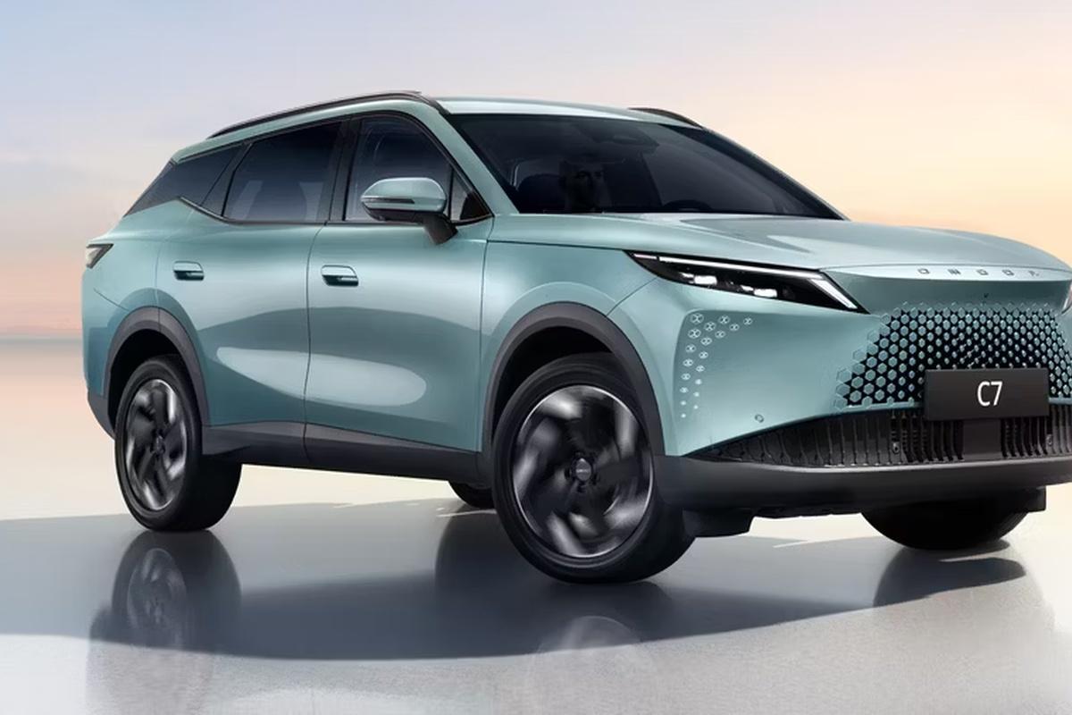 В Москве прошла презентация нового кроссовера Omoda C7 с мощным турбомотором