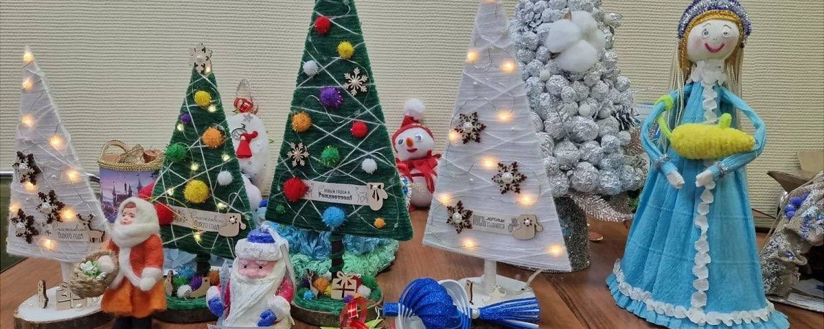 Красногорский Музей Победы передал госпиталю Вишневского 250 новогодних игрушек