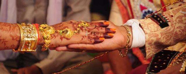 В индийском штате Уттар-Прадеш молодожены скончались от сердечного приступа сразу после свадьбы