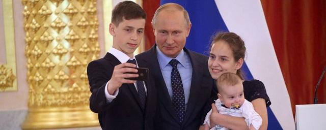 Владимир Путин поручил заняться профилактикой социального сиротства