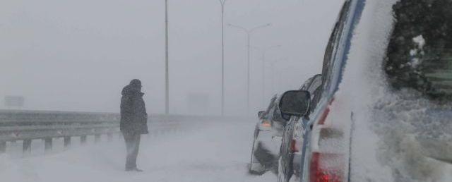 В Петербурге из-за снегопада возникли 10-балльные пробки