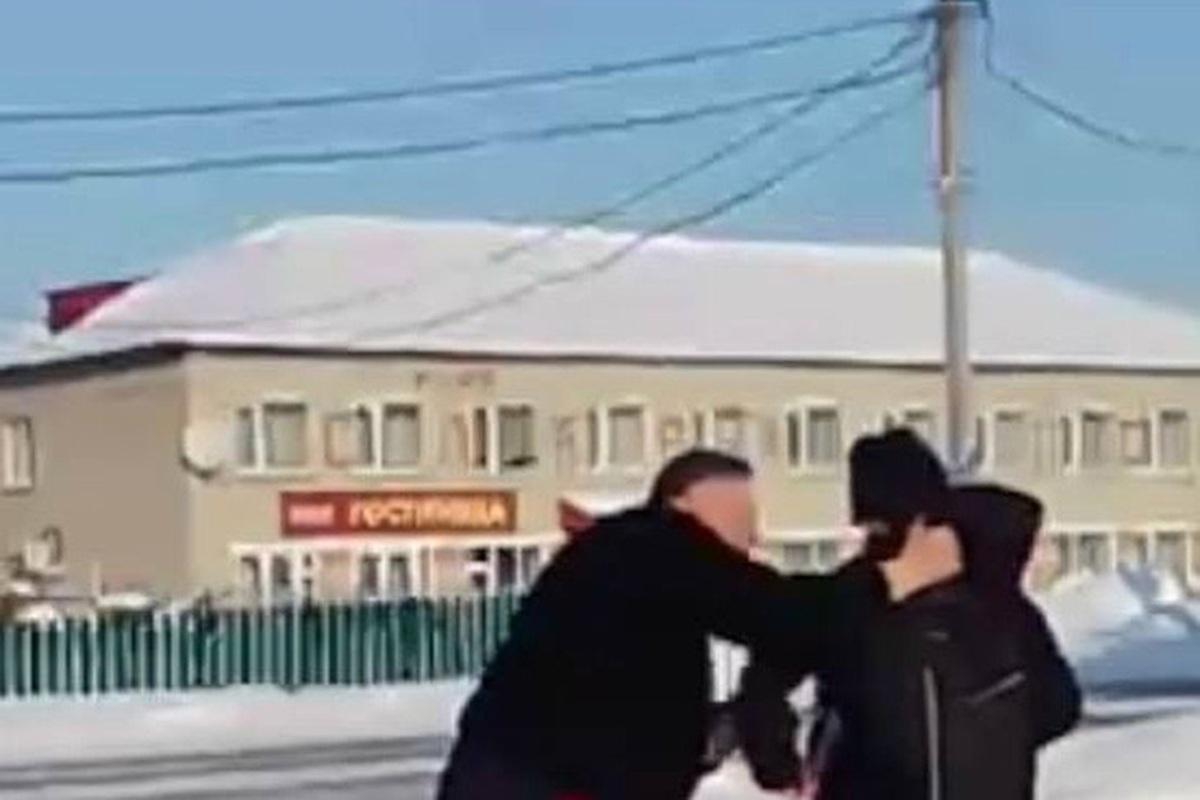 Полиция Новосибирской области проверяет нападение водителя автобуса на школьника