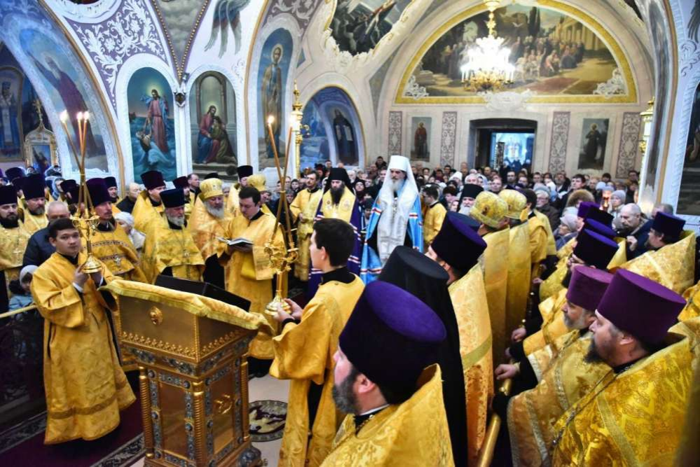 В Оренбурге состоялось первое богослужение митрополита Петра