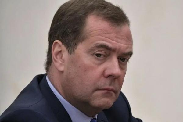 Медведев прокомментировал убийство в Испании бывшего лётчика Кузьминова
