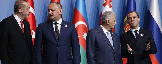 Премьер России встретился со своим турецким коллегой на полях ОЧЭС