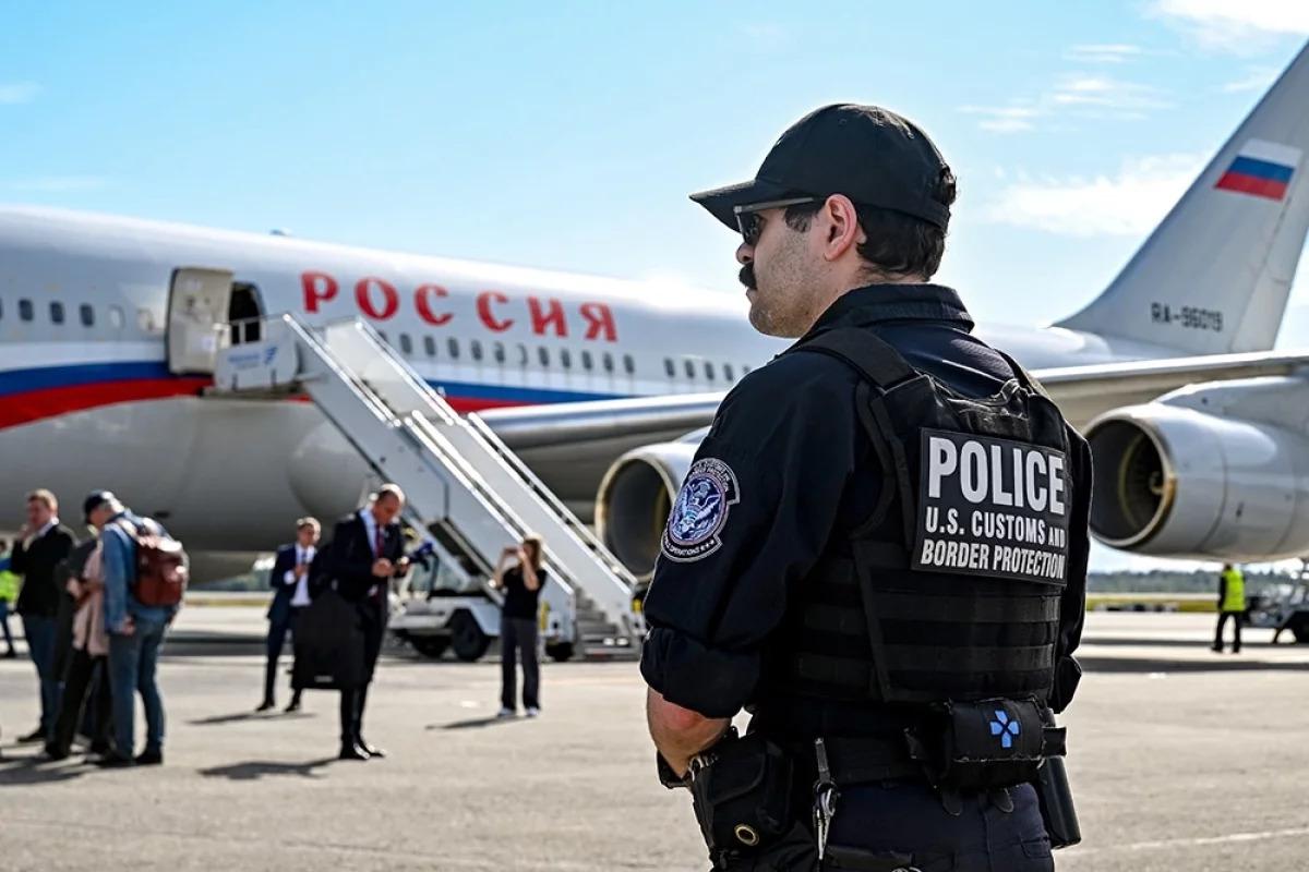 Российская делегация на Аляске из-за санкций заправляла самолеты за наличные деньги