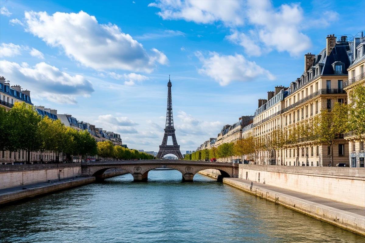 Париж публично осадил Трампа, назвав его слова о запрете пролета «странными»