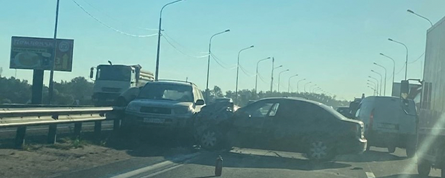 Под Санкт-Петербургом две аварии на Мурманском шоссе стали причиной транспортного коллапса
