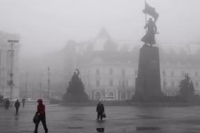 Жителей Владивостока попросили не покидать город из-за штормового предупреждения