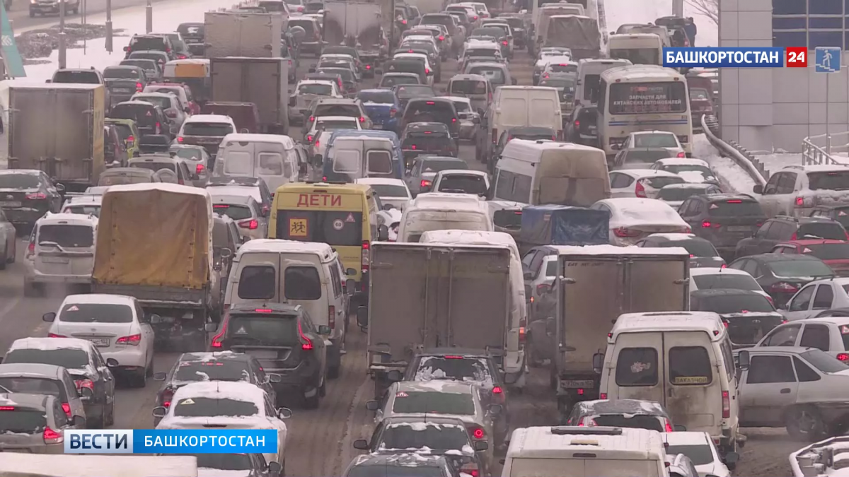 Утром 14 марта Уфу сковали девятибалльные заторы на всех центральных улицах