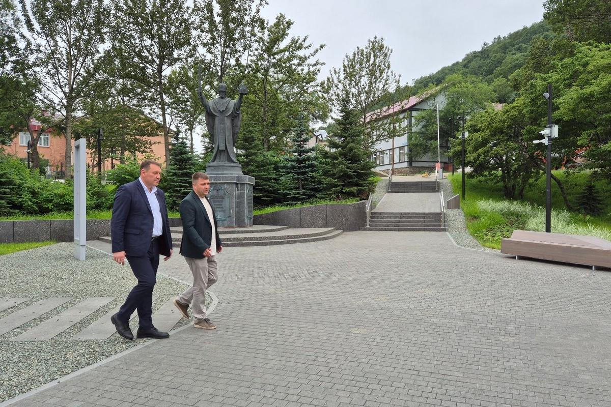 Глава Петропавловска-Камчатского Андрей Воровский проверил объем выполненных работ по благоустройству исторического квартала
