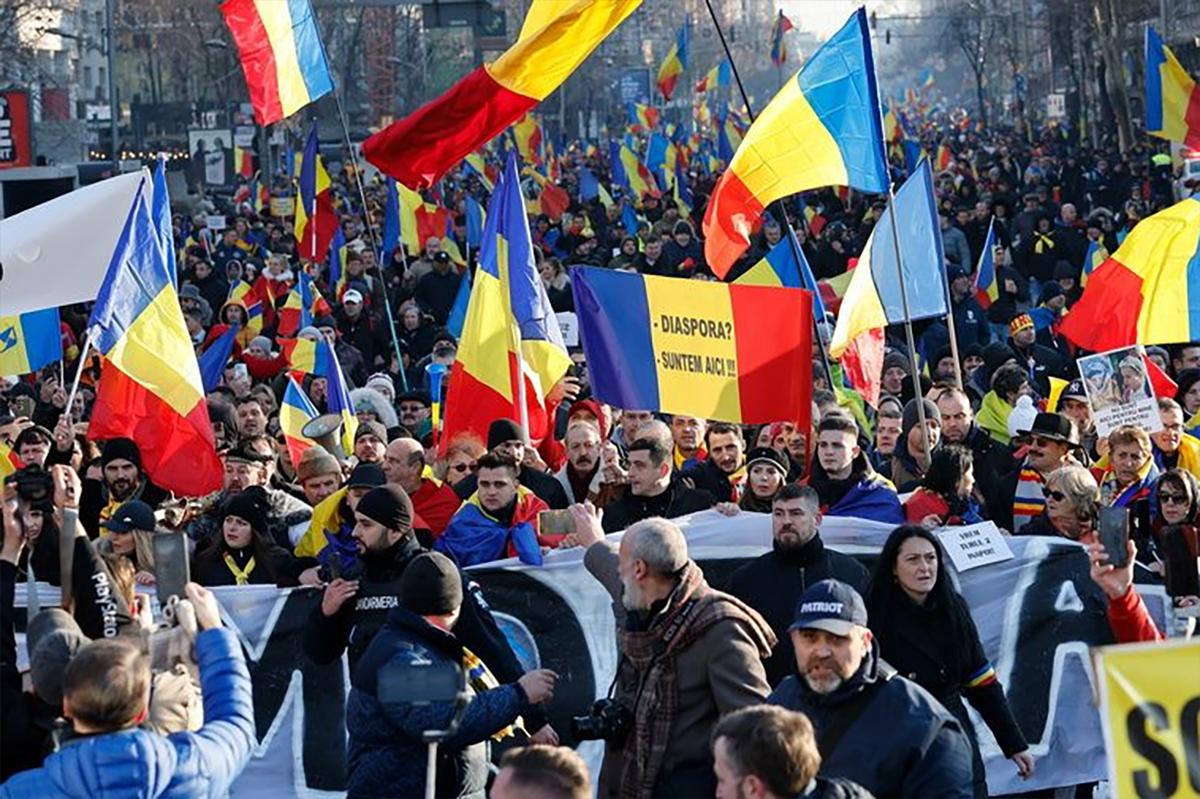 В Бухаресте прошел многотысячный митинг против отмены выборов президента Румынии