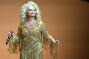 Лариса Долина продолжает выступления несмотря на отмену концертов