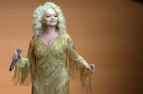 Лариса Долина продолжает выступления несмотря на отмену концертов