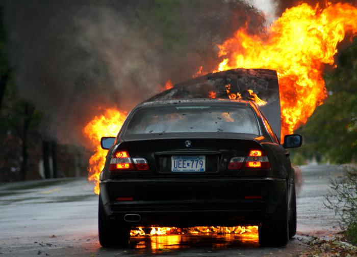 Эксперт оценил поджоги авто ТЦК на Украине
