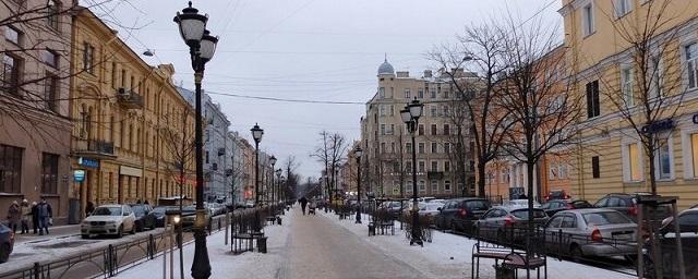 На занесенных снегом магистралях Петербурга произошли десятки ДТП