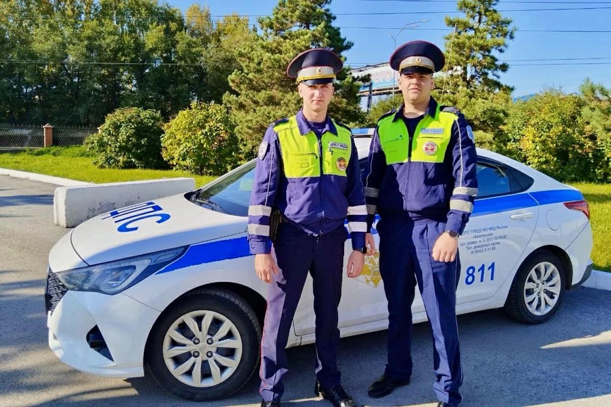 В Кемеровской области сотрудники ДПС помогли доставить в больницу пострадавшего с пробитой арматурой рукой