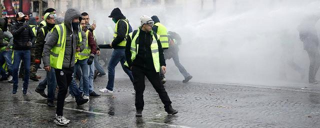 Во Франции задержали 130 протестующих