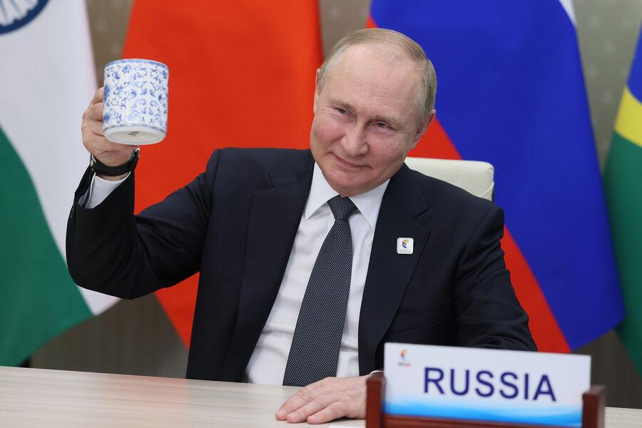 Владимир Путин: К БРИКС хотят подключиться более 30 стран