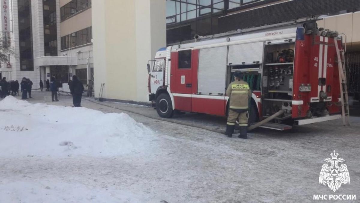 Загоревшаяся вытяжка стала причиной пожара в ресторане Уфы