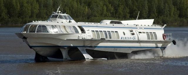 В Березовском районе ХМАО сел на мель теплоход с пассажирами