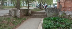 В Ижевске близ библиотеки имени Толстого отремонтировали тротуар