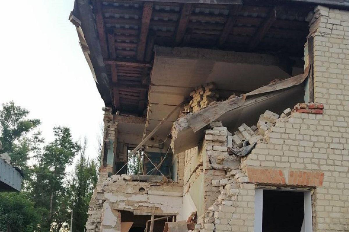 Дрон врезался в 2-этажный дом в белгородском селе Новопетровка, сведений о пострадавших нет
