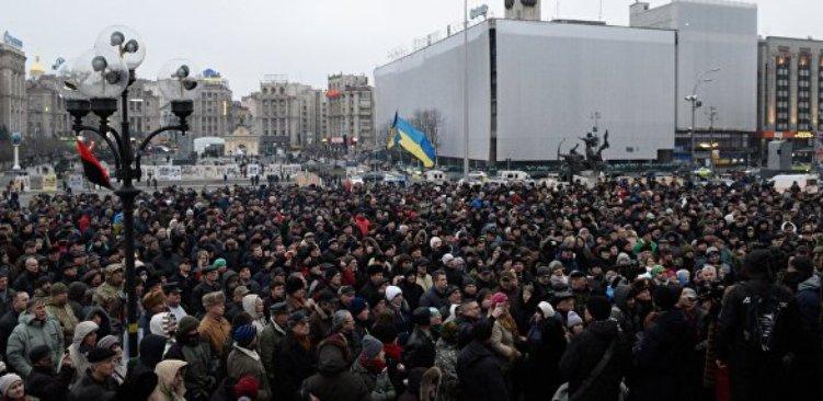 На Майдане в Киеве протестующие подрались с группой неизвестных