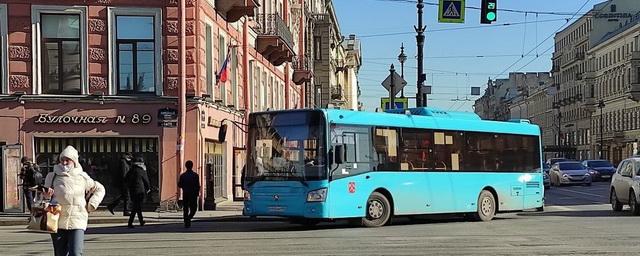 В Петербурге 1 апреля начали работать 24 новых автобусных маршрута