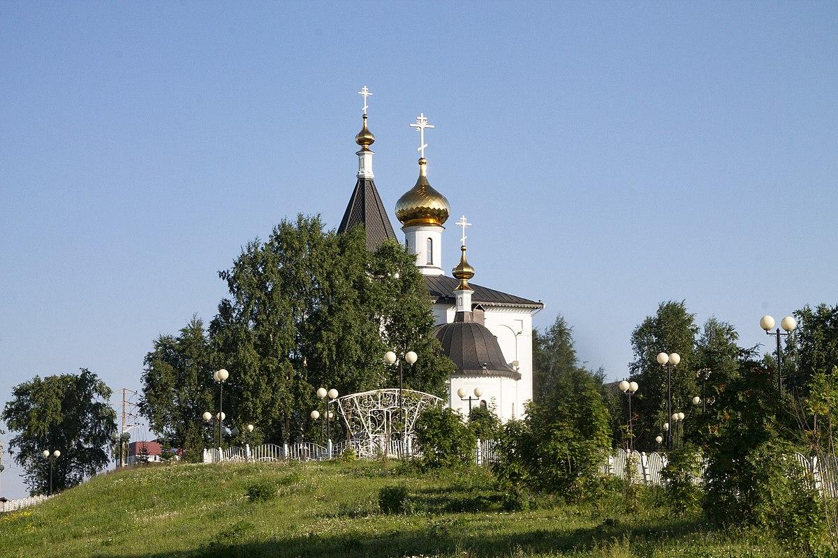 Россиянам объяснили, обязательно ли всегда креститься при виде храма