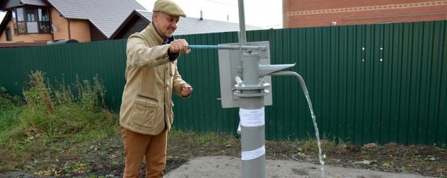 В Омске установили колонку общего пользования с электронным замком
