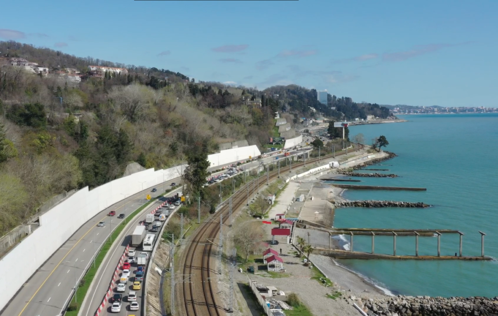 В Сочи досрочно закончили ремонт моста в районе пляжа «Красный штурм»