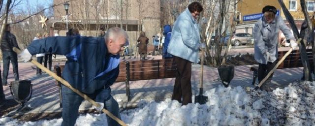 Общегородской субботник в Мурманске собрал несколько тысяч человек