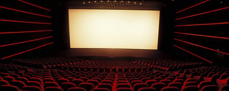 Посещаемость кинотеатров в РФ упала на 43% из-за коронавируса