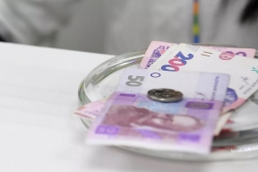 Психологический рубеж пробит: доллар взлетел выше 44 гривен впервые в истории Украины