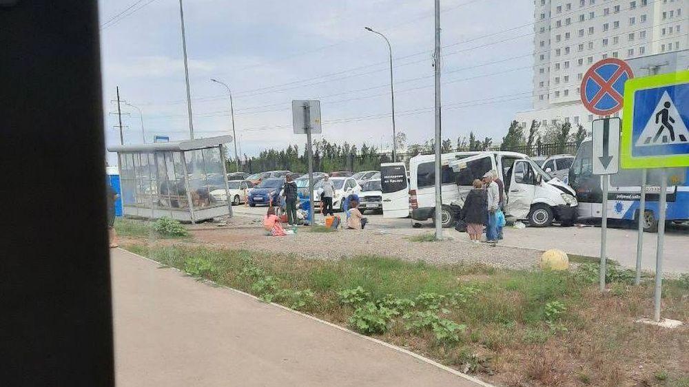 В Симферополе восемь человек попали в медучреждение после аварии возле больницы