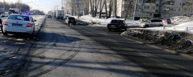 В Новосибирске подросток без прав за рулем  «ВАЗ-2106» сбил мужчину