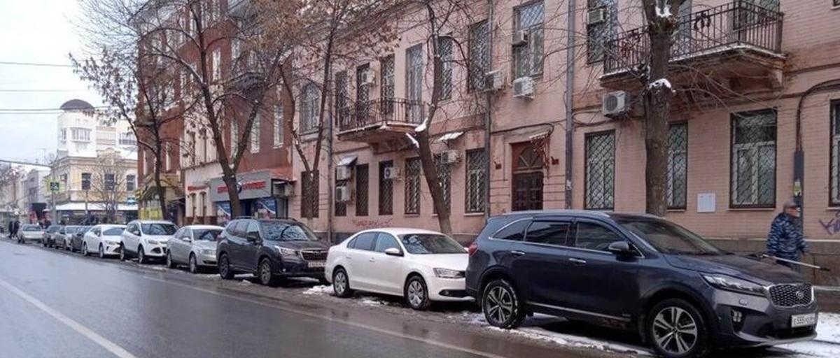 В Саратове начали действовать зимние ограничения парковки транспорта