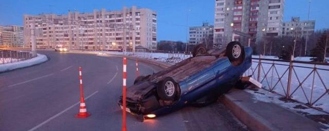 В центре Омска на скорости перевернулся автомобиль, есть пострадавшие