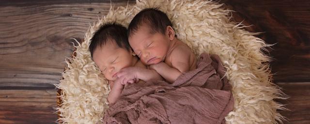 В Кемерово за неделю родились семь пар близнецов