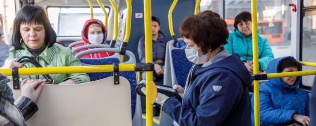 В Новосибирске 19 человек оштрафовали за проезд в автобусе без маски