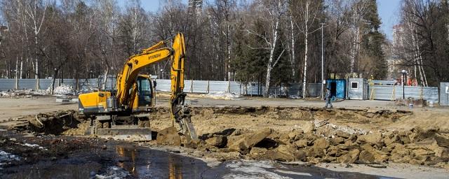 В Центральном парке Новосибирска начали рыть котлован для фонтана