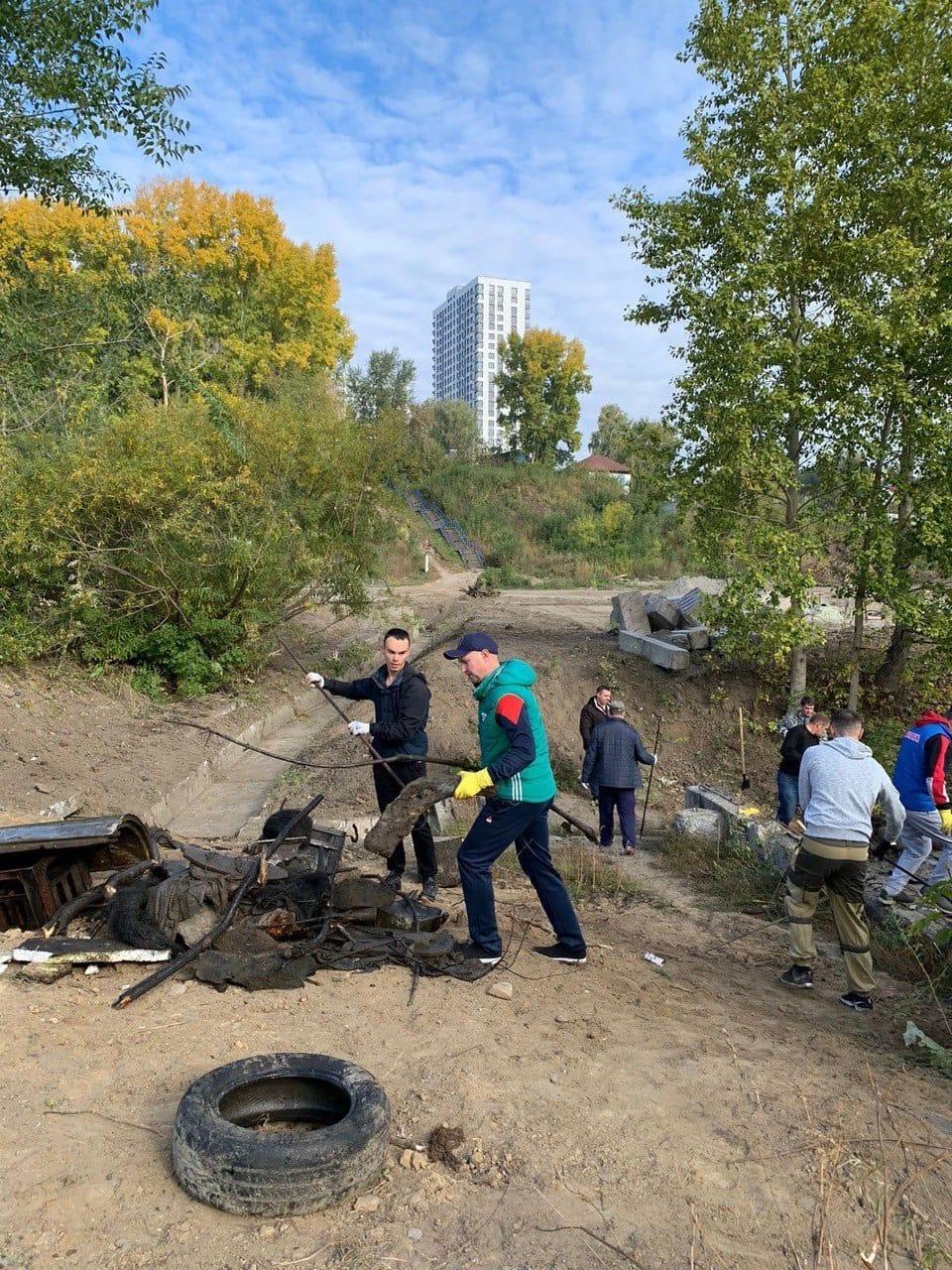 В Новосибирске на месте будущего парка «Каменка» нашли шубу и самогонный аппарат