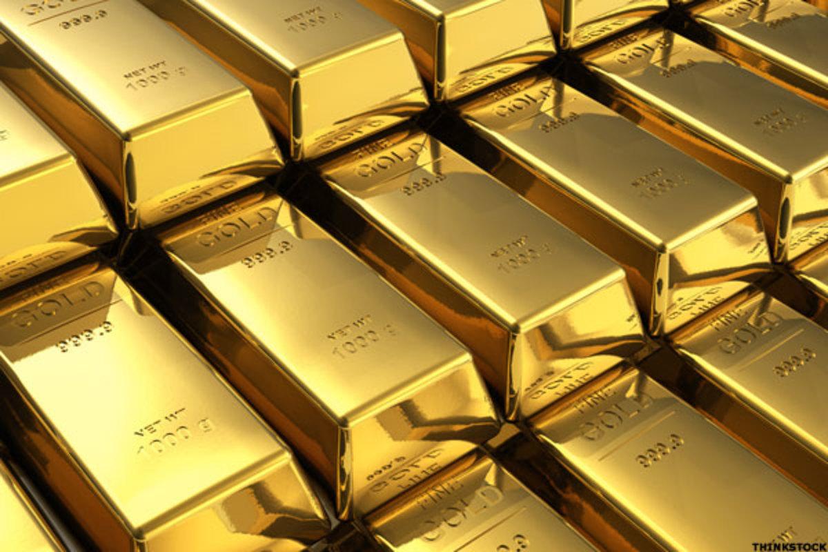 Золото бьет рекорды: цены взлетели до $2440,15