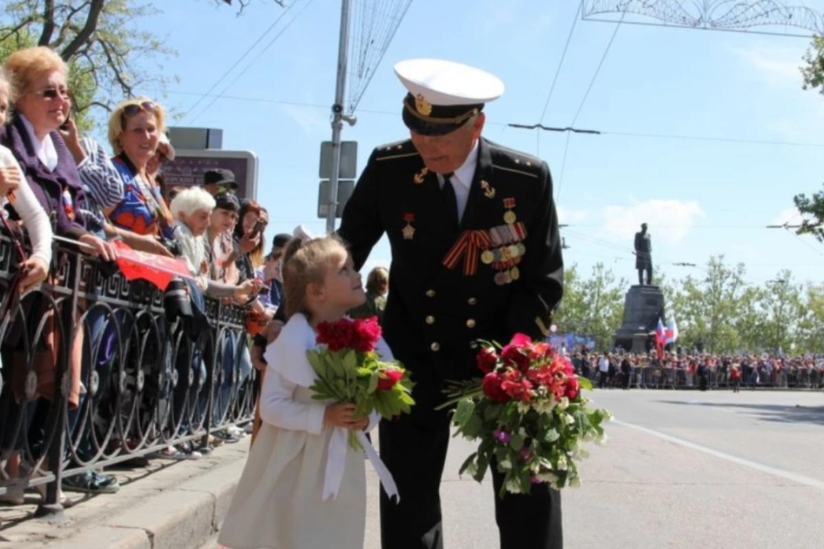 Севастополь выплатит ветеранам и инвалидам дополнительно по 6 тысяч рублей